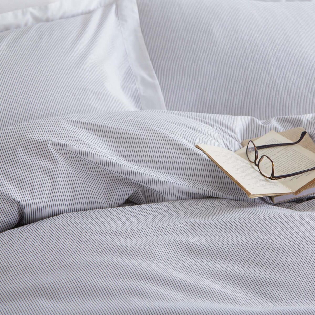 Silentnight Pinstripe Oxford Edge Duvet Set - Smoke