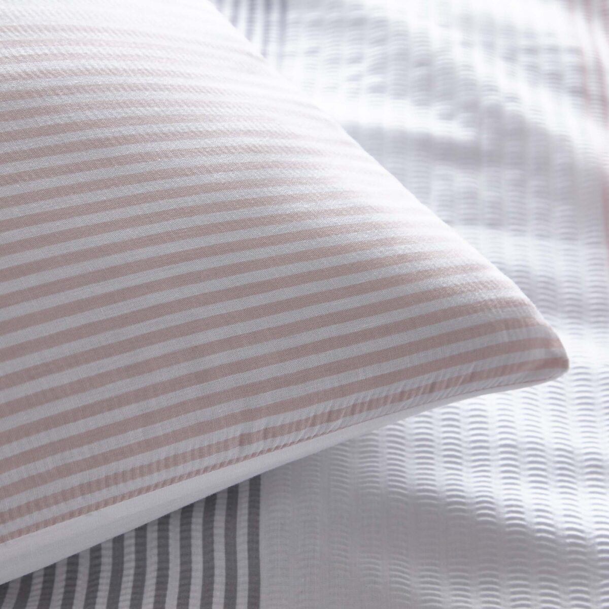 Silentnight Seersucker Stripe Duvet Set - Blush